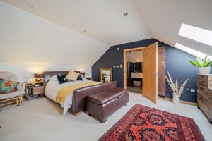 Principal bedroom- click for photo gallery